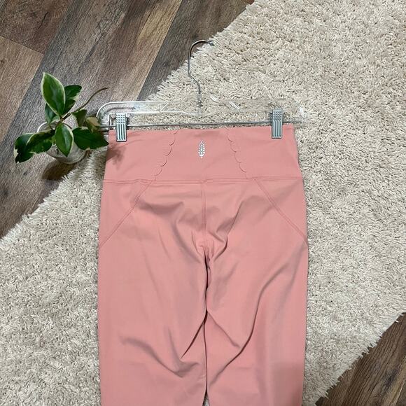 Free People Movement Small Pink Scallop Genesis 7/8 Length High Waisted Leggings - Picture 6 of 9